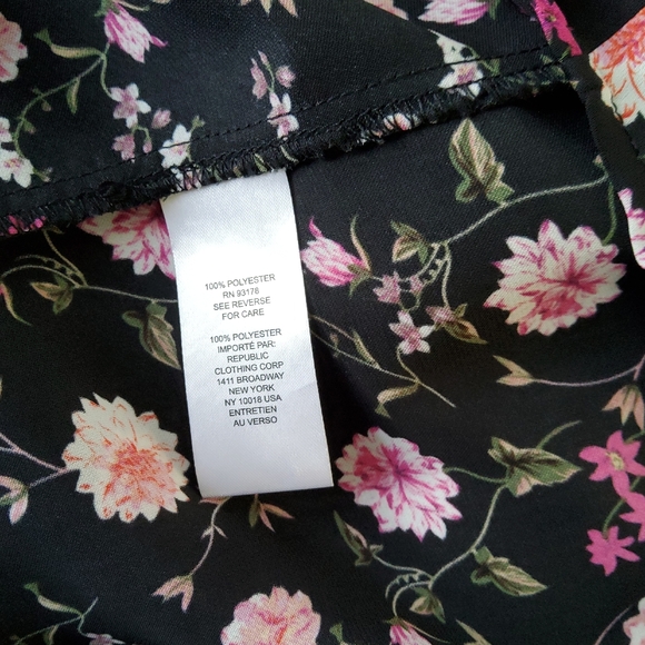 Tahari Floral Button Down Blouse - Picture 7 of 7